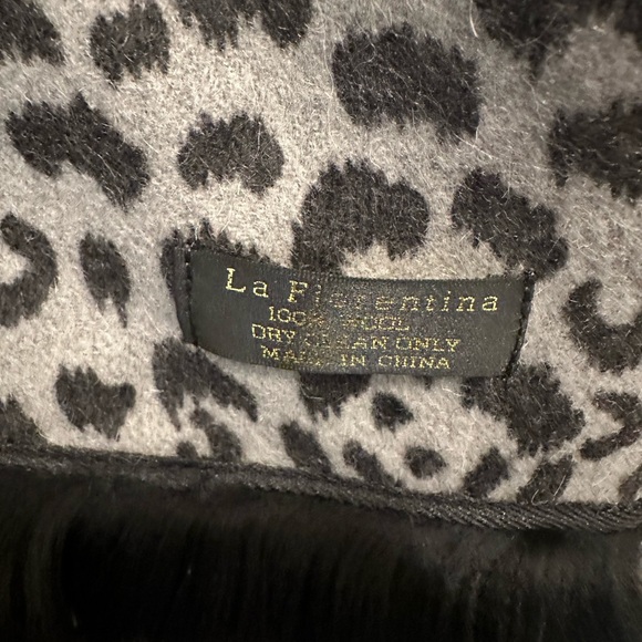 Fox Trim Animal Wrap - Picture 8 of 8